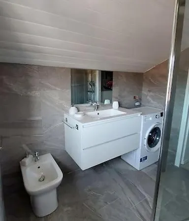 Comodo, Pratico E Tranquillo * ארונה